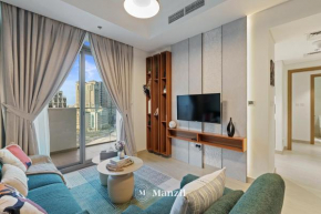 1BR Apt Near Downtown Dubai with Pool & Skyline Views